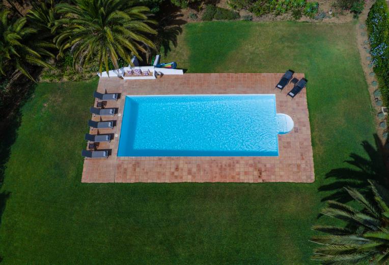 Vista aérea de la piscina